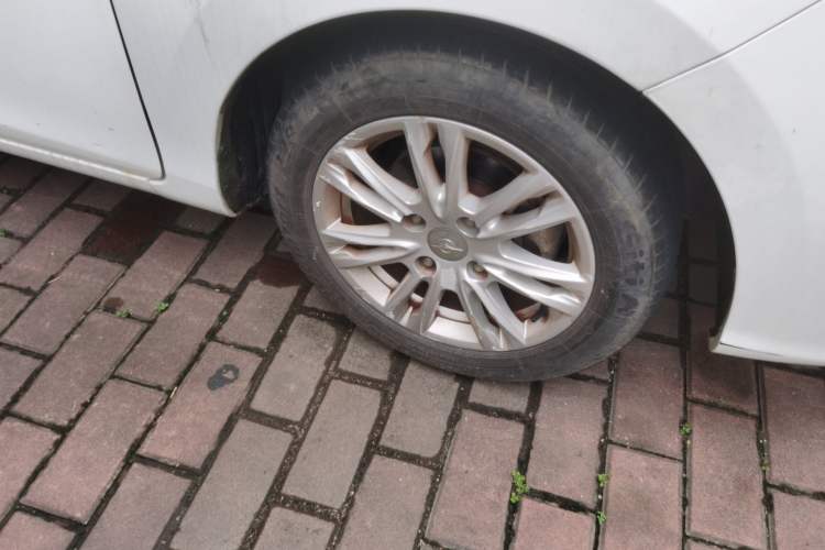 Used Haima M3 2016 1.5L Manual Smart Luxury Edition Right Front Wheel Hub