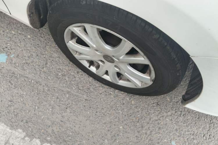 Used Haima M3 2016 1.5L Manual Fashion Edition Right Front Wheel Hub