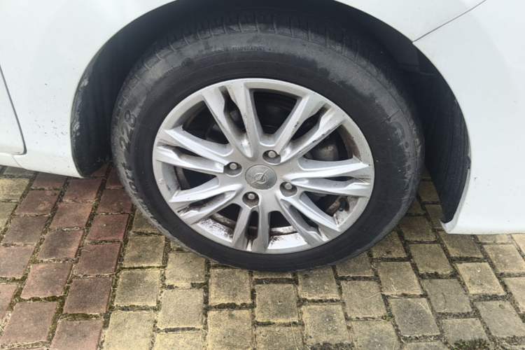 Used Haima M3 2016 1.5L CVT Smart Comfort Version Right Front Wheel Hub