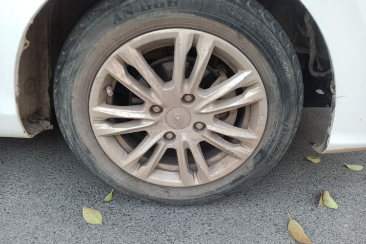 Used Haima M3 2016 1.5L Manual Comfort Model Right Front Wheel Hub