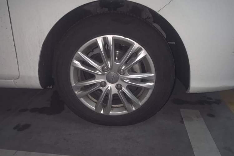 Used Haima M3 2016 1.5L CVT Smart Comfort Version Right Front Wheel Hub