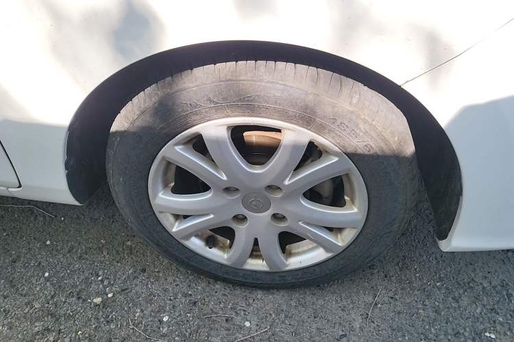 Used Haima M3 2016 1.5L Manual Fashion Edition Right Front Wheel Hub