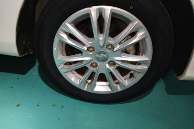 Used Haima M3 2016 1.5L CVT Smart Comfort Version Right Front Wheel Hub