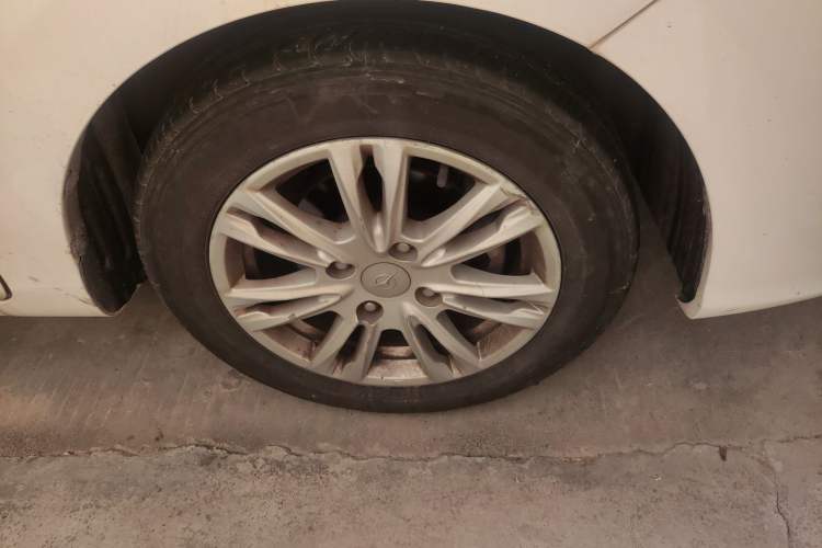Used Haima M3 2016 1.5L Manual Comfort Model Right Front Wheel Hub