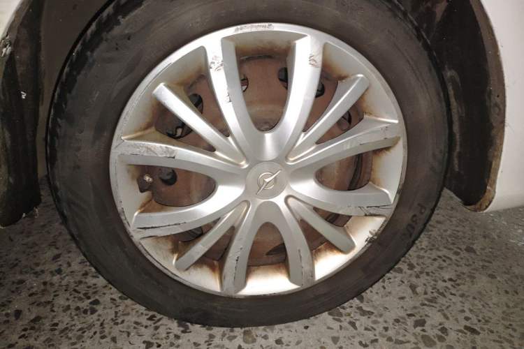 Used Haima M3 2016 1.5L Manual Fashion Edition Right Front Wheel Hub