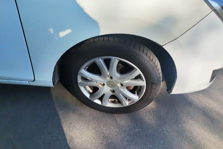 Used Haima M3 2016 1.5L Manual Fashion Edition Right Front Wheel Hub