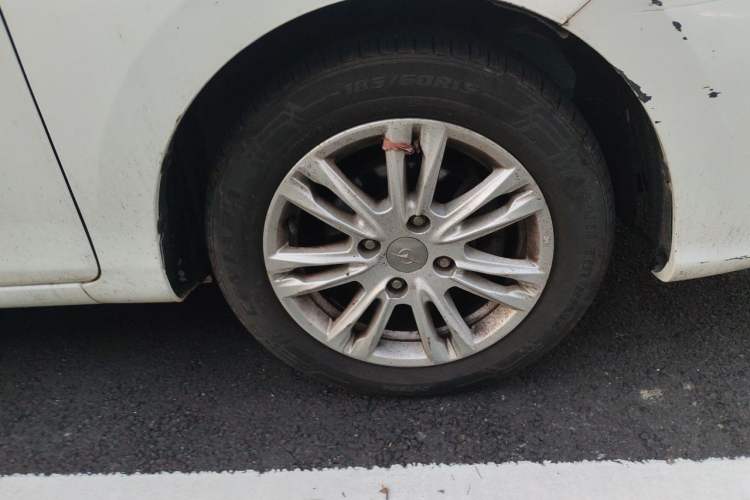 Used Haima M3 2016 1.5L Manual Comfort Model with Sunroof Right Front Wheel Hub