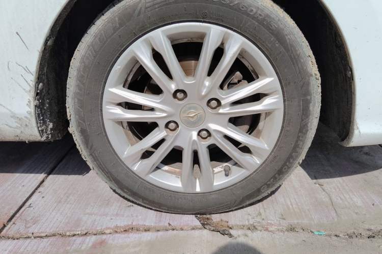 Used Haima M3 2016 1.5L Manual Comfort Model Right Front Wheel Hub