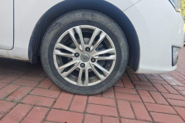 Used Haima M3 2016 1.5L Manual Comfort Model with Sunroof Right Front Wheel Hub