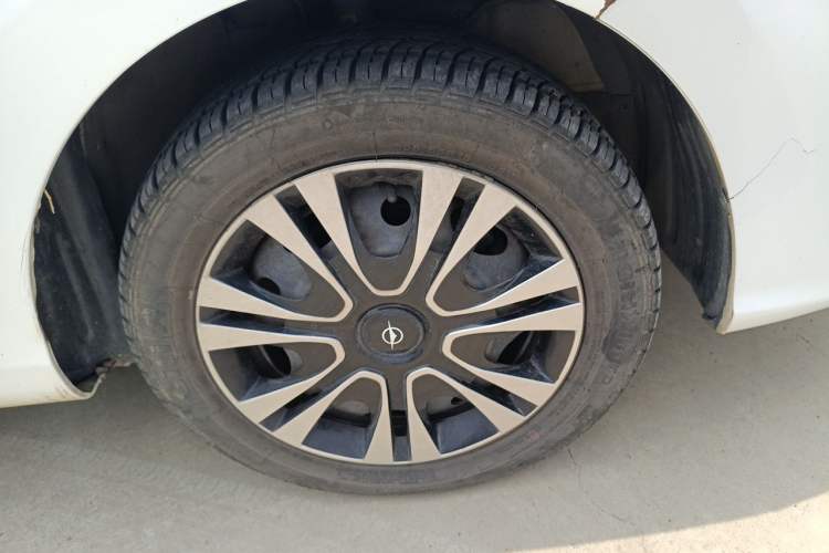 Used Haima M3 2016 1.5L Manual Fashion Edition Right Front Wheel Hub