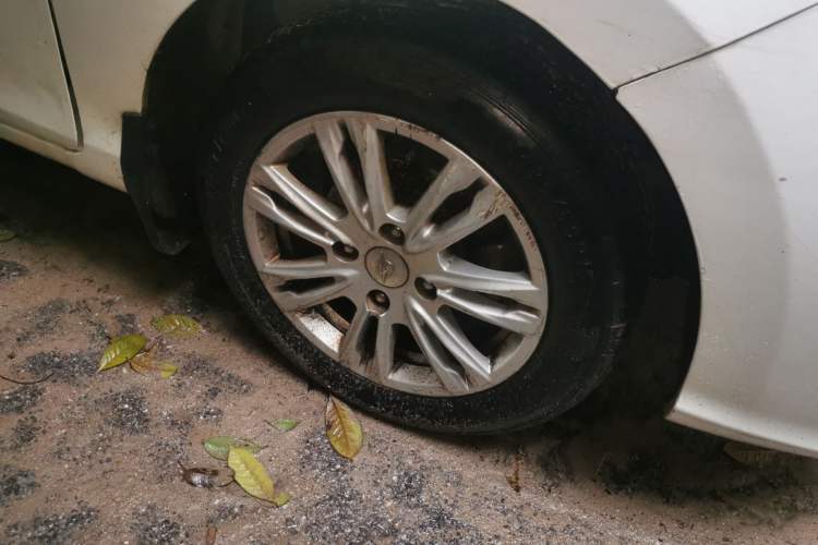 Used Haima M3 2016 1.5L Manual Comfort Model Right Front Wheel Hub