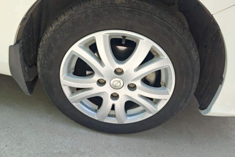 Used Haima M3 2016 1.5L Manual Fashion Edition Right Front Wheel Hub