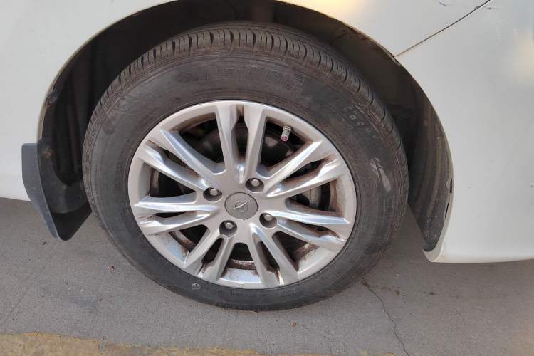 Used Haima M3 2016 1.5L Manual Comfort Model Right Front Wheel Hub