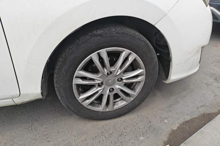 Used Haima M3 2016 1.5L Manual Comfort Model with Sunroof Right Front Wheel Hub