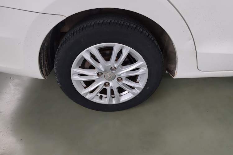 Used Haima M3 2016 1.5L Manual Comfort Model with Sunroof Right Rear Wheel Hub