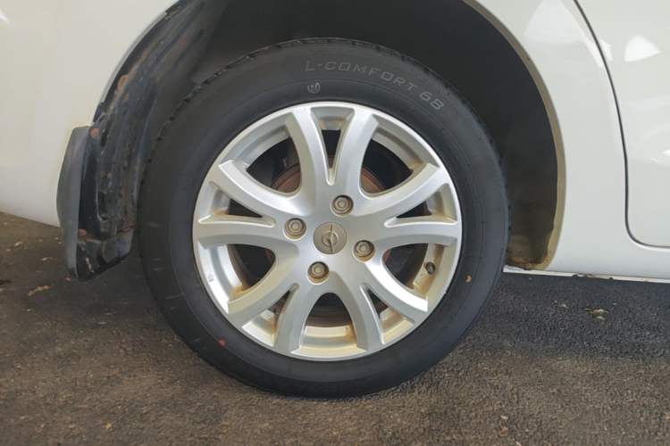 Used Haima M3 2016 1.5L Manual Fashion Edition Right Rear Wheel Hub