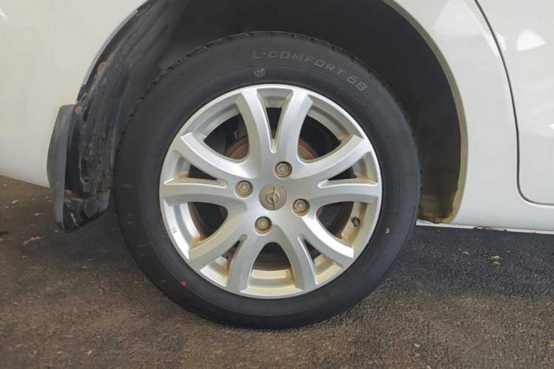 Used Haima M3 2016 1.5L Manual Fashion Edition Right Rear Wheel Hub