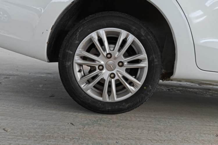 Used Haima M3 2016 1.5L Manual Comfort Model Right Rear Wheel Hub