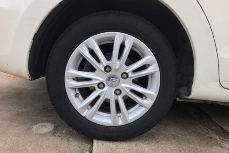 Used Haima M3 2016 1.5L Manual Smart Comfort Edition Right Rear Wheel Hub