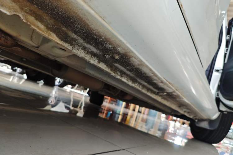Used Haima M3 2016 1.5L Manual Comfort Model Right Side Sill