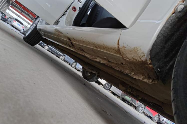 Used Haima M3 2016 1.5L Manual Comfort Model Right Side Sill