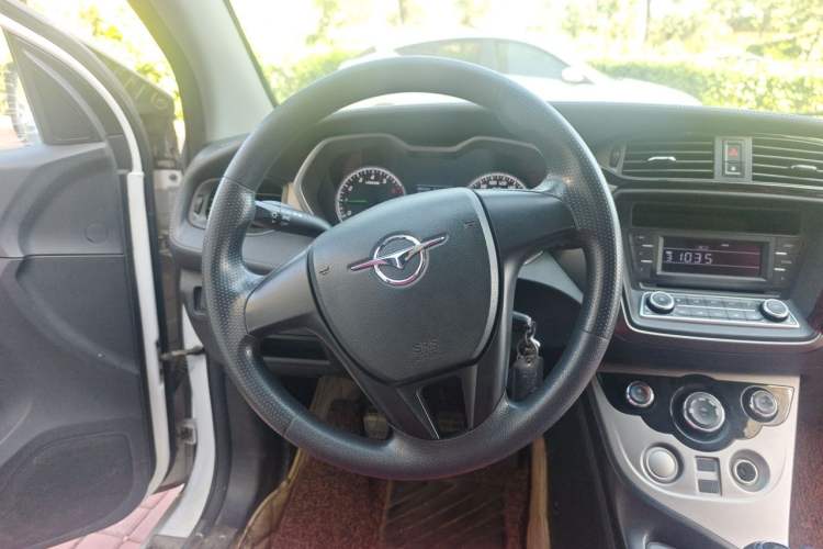 Used Haima M3 2016 1.5L Manual Comfort Model with Sunroof Steering Wheel