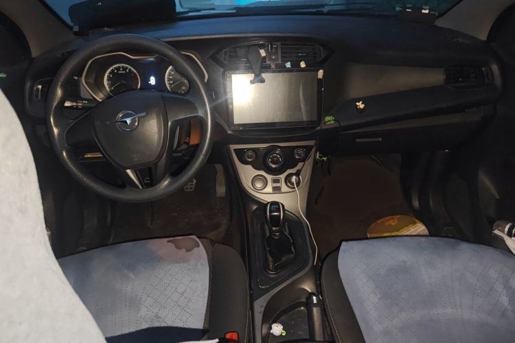 Used Haima M3 2016 1.5L Manual Fashion Edition Center Console