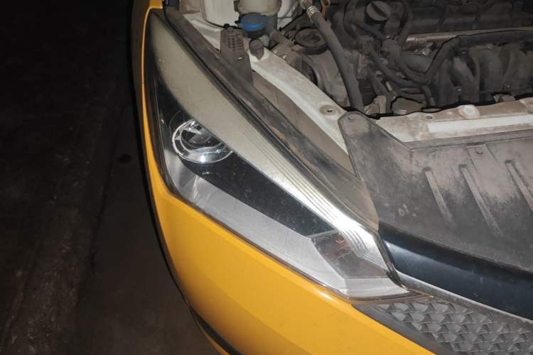 Used Haima M3 2016 1.5L Manual Fashion Edition Right Front Headlight