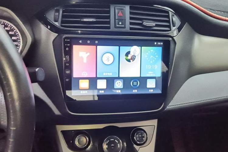 Used Haima M3 2017 1.5L Manual Fashion Edition Audio And AC Panel