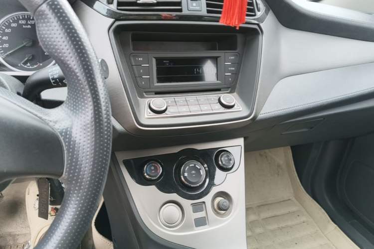 Used Haima M3 2017 1.5L Manual Fashion Edition Audio And AC Panel