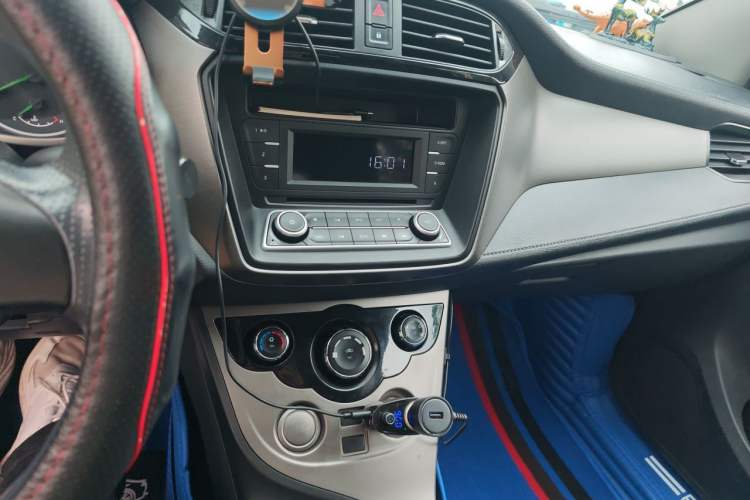Used Haima M3 2017 1.5L Manual Fashion Edition Audio And AC Panel