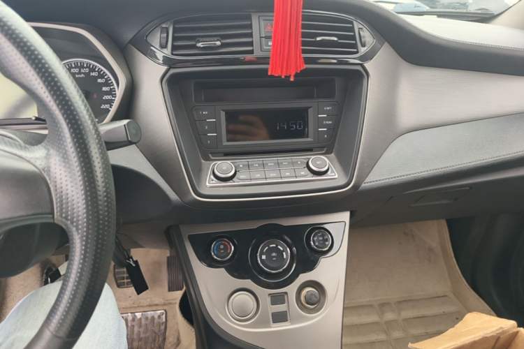 Used Haima M3 2017 1.5L Manual Fashion Edition Audio And AC Panel