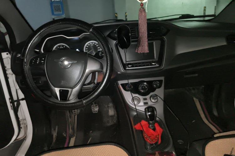Used Haima M3 2017 1.5L Manual Luxury Version Center Console