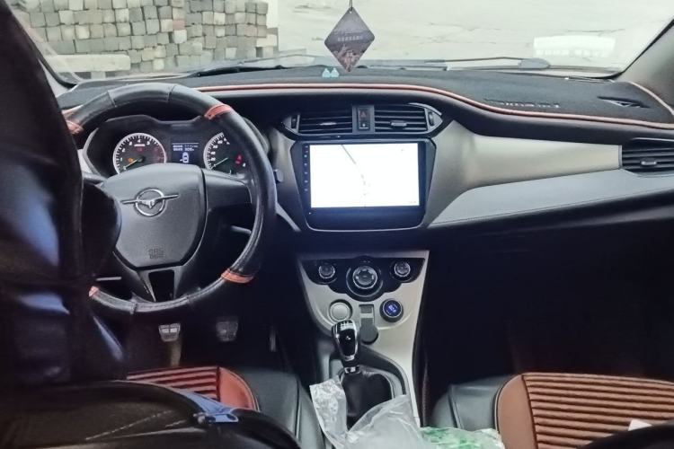 Used Haima M3 2017 1.5L Manual Fashion Edition Center Console