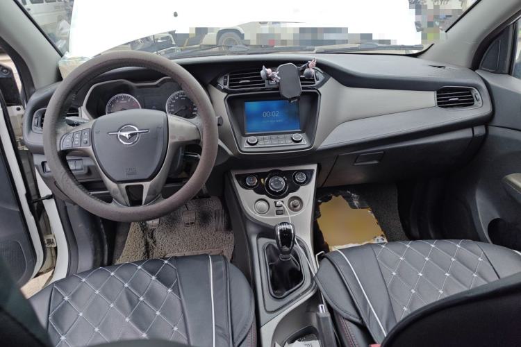 Used Haima M3 2017 1.5L Manual Luxury Version Center Console