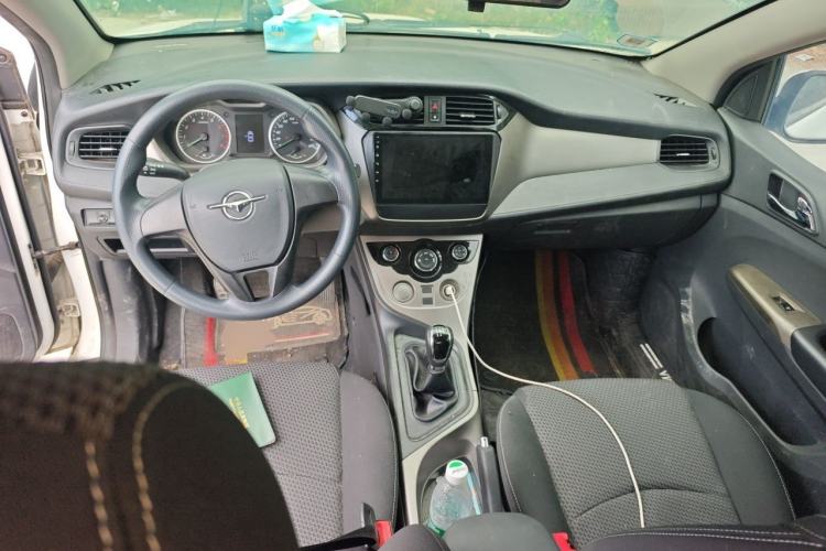 Used Haima M3 2017 1.5L Manual Fashion Edition Center Console