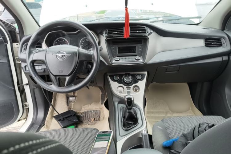 Used Haima M3 2017 1.5L Manual Fashion Edition Center Console