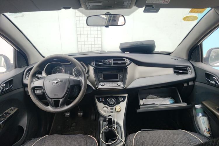 Used Haima M3 2017 1.5L Manual Fashion Edition Center Console