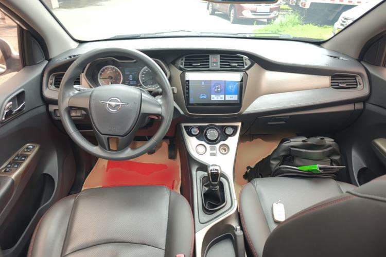 Used Haima M3 2017 1.5L Manual Comfort Model Center Console