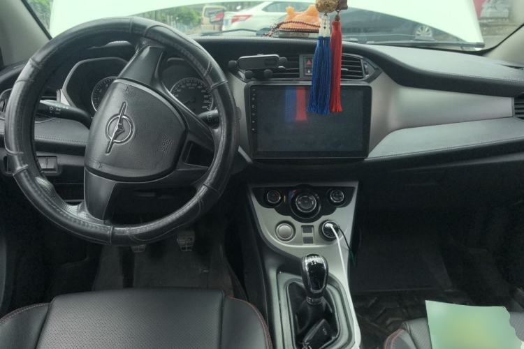 Used Haima M3 2017 1.5L Manual Comfort Model Center Console