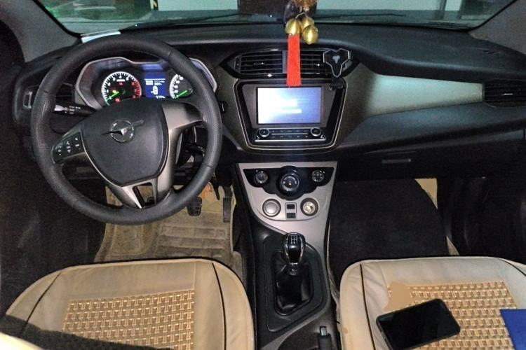Used Haima M3 2017 1.5L Manual Luxury Version Center Console