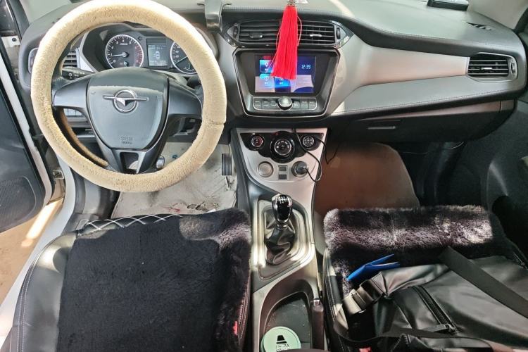 Used Haima M3 2017 1.5L Manual Fashion Edition Center Console