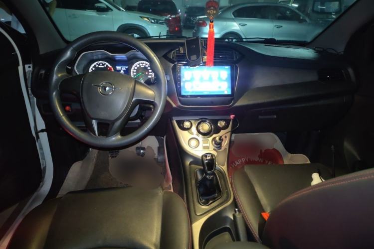Used Haima M3 2017 1.5L Manual Comfort Model Center Console