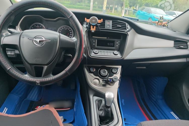 Used Haima M3 2017 1.5L Manual Fashion Edition Center Console