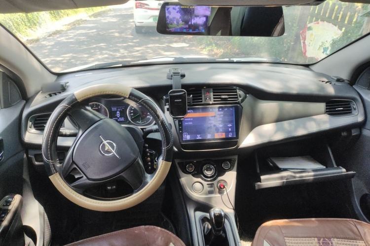 Used Haima M3 2017 1.5L Manual Comfort Model Center Console