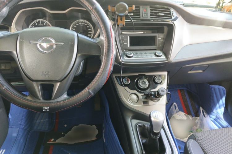 Used Haima M3 2017 1.5L Manual Fashion Edition Center Console