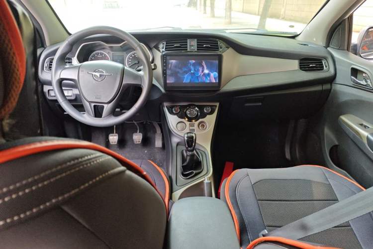 Used Haima M3 2017 1.5L Manual Fashion Edition Center Console