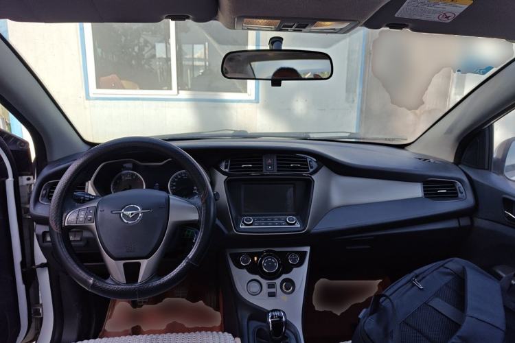 Used Haima M3 2017 1.5L Manual Luxury Version Center Console