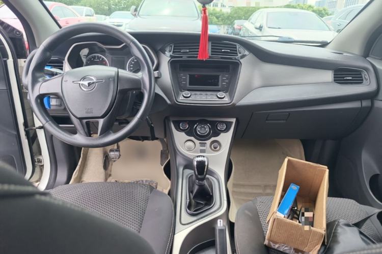 Used Haima M3 2017 1.5L Manual Fashion Edition Center Console