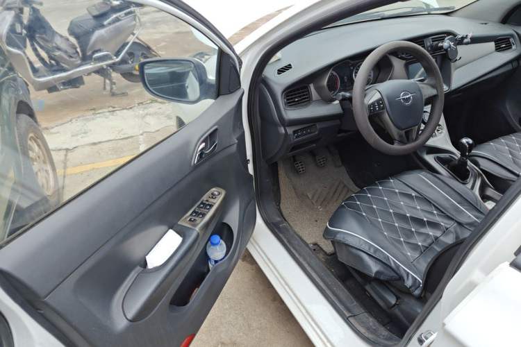 Used Haima M3 2017 1.5L Manual Luxury Version Driver Seat